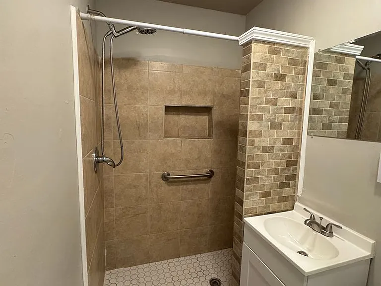 341 Laurel St — Photo 10