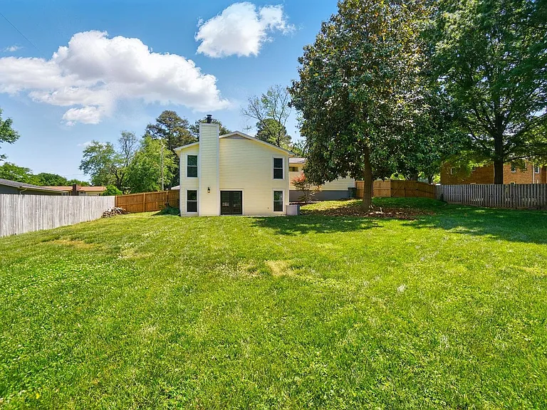 2413 Hoffman St — Photo 43