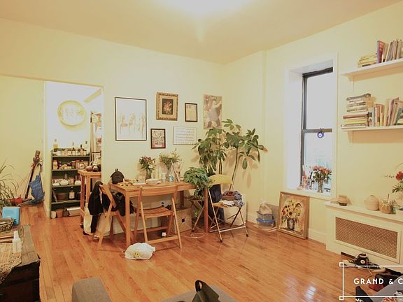 5th image of 286 S 2nd St APT 3E