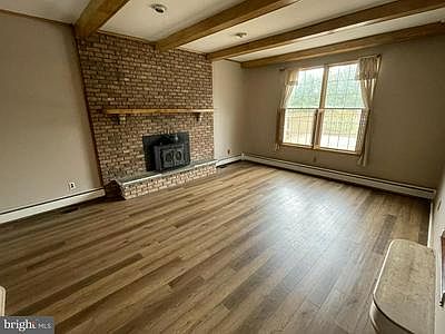 5th image of 137 Fernwood Ave