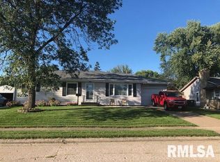 1832 W 37th St, Davenport, IA 52806