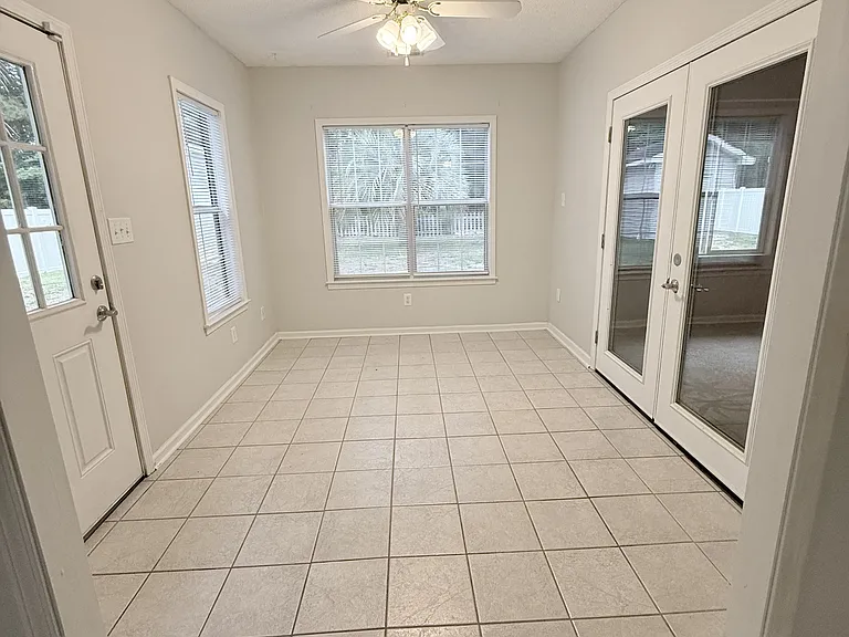 1132 Lancelot Ln — Photo 8
