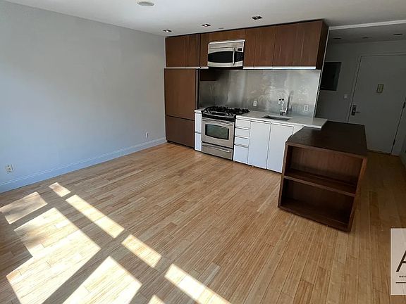 2nd image of 601 Ocean Pkwy APT 7