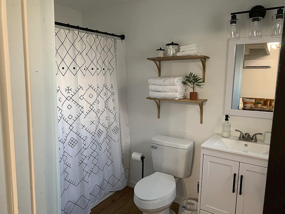 1st image of 308 N 15th St #B