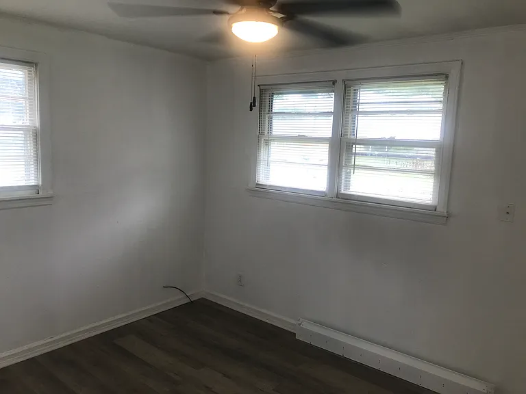 1221 Ferndale Ln — Photo 10