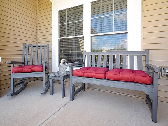5th image of 127 Balmoral Dr