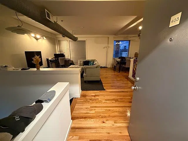2 bed, 915 sqft, $3,890 — Photo 3