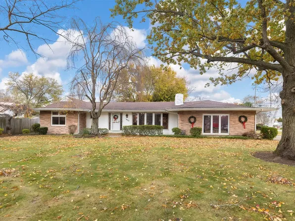 1027 Kerry Ln, Erie, PA 16505