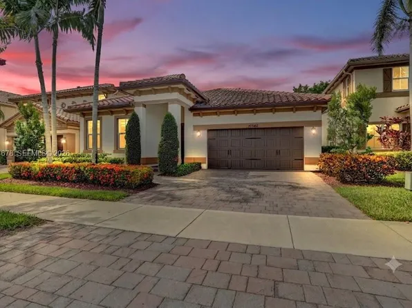 10340 Lake Vista Ct, Pompano Beach, FL 33076