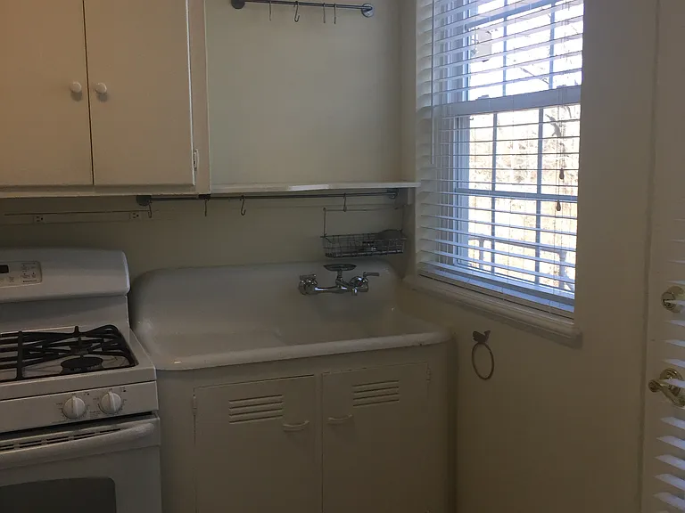 601 Cleveland St #2F — Photo 12