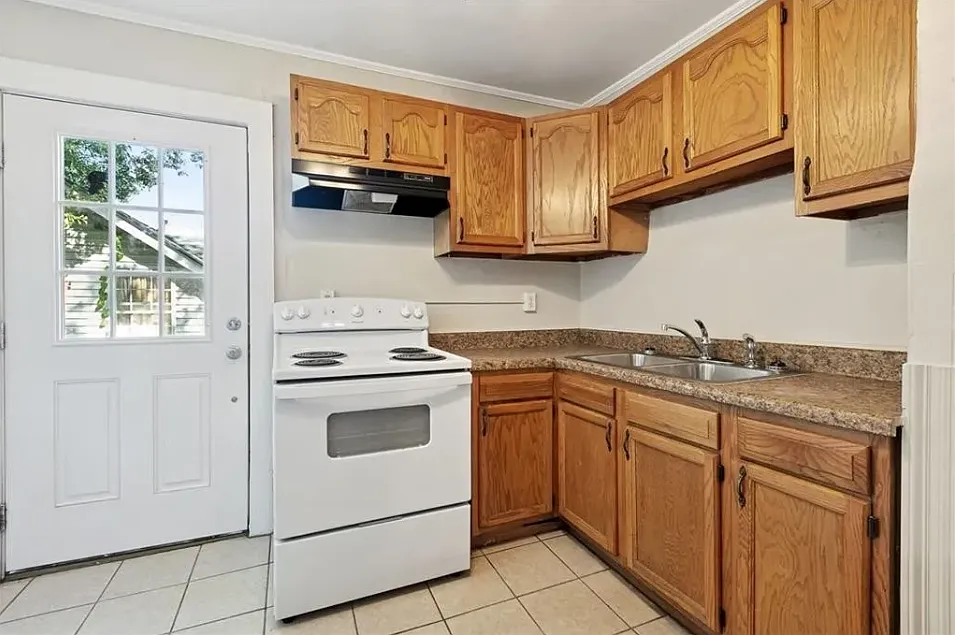 2 bed, 745 sqft, $1,595 — Photo 2