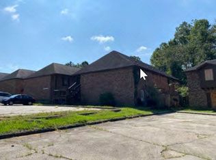 112 Plantation Place Dr, Hattiesburg, MS 39401