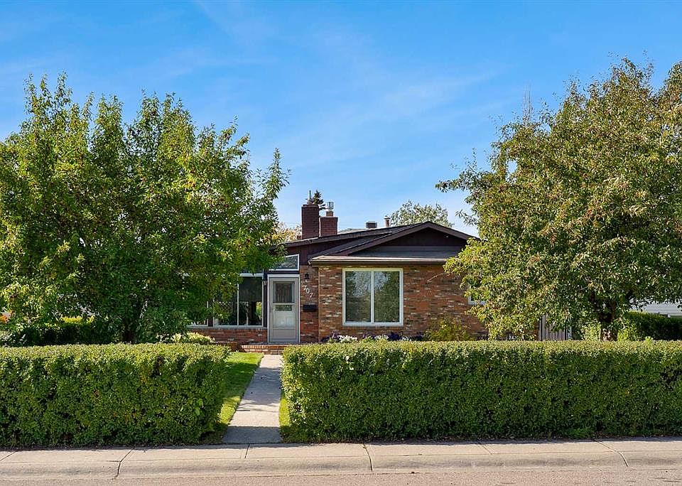 1st image of 707 E Fortalice Cres SE