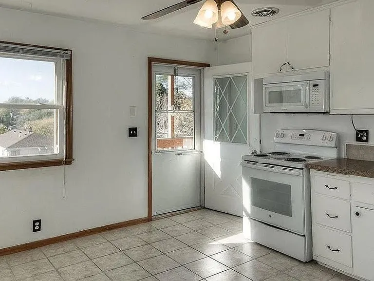 5803 S 50th St — Photo 3