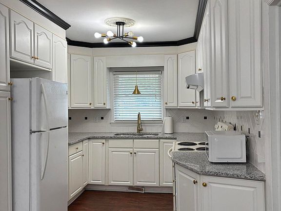 3rd image of 1202 W Howard Avenue