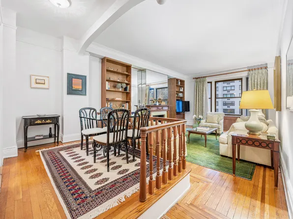 929 Park Avenue image 2 of 10