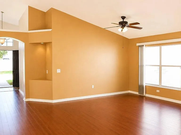 145 Thornbury Dr — Photo 4