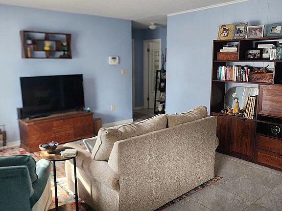 4th image of 1003 Flamingo Dr