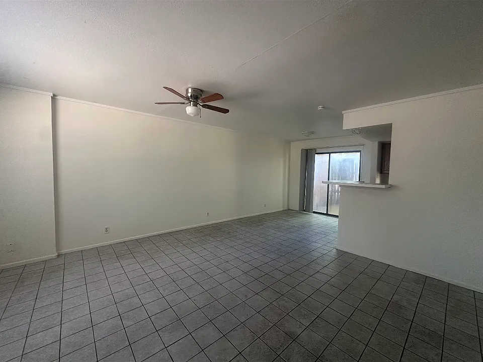 900 W Mulberry St #8