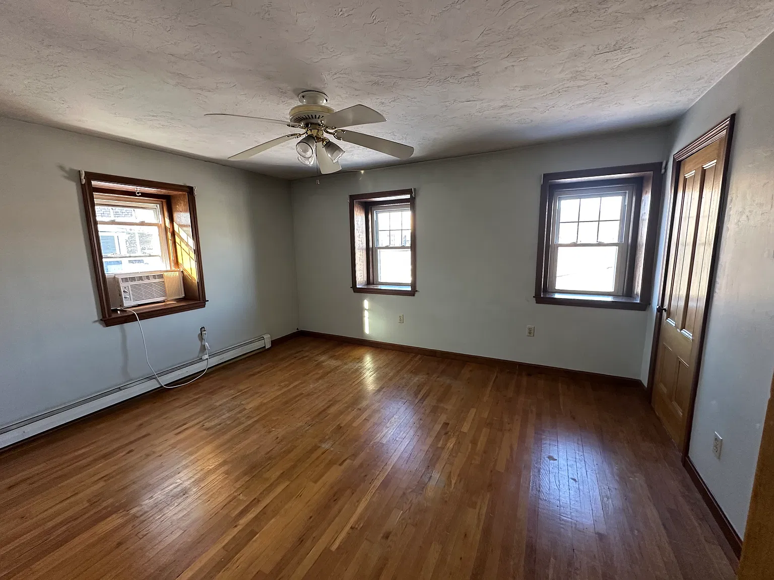 3 bed, 1524 sqft, $1,300 — Photo 2