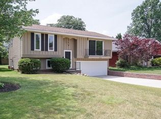 27915 Knickerbocker Rd, Bay Village, OH 44140