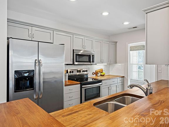 5th image of 132 Ashwood Ln