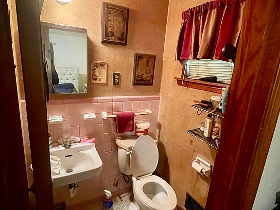 4th image of 3103 Rainier Dr