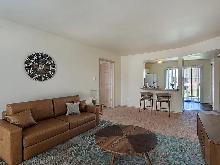 Paradise Oaks Apartments — Photo 3