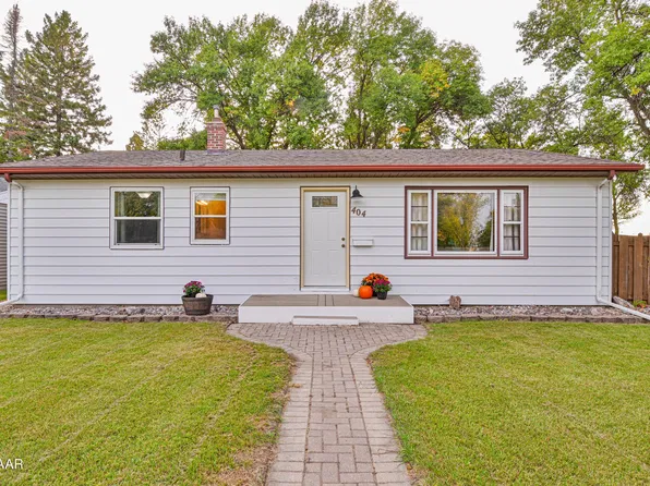404 Mero Ct SE, East Grand Forks, MN 56721