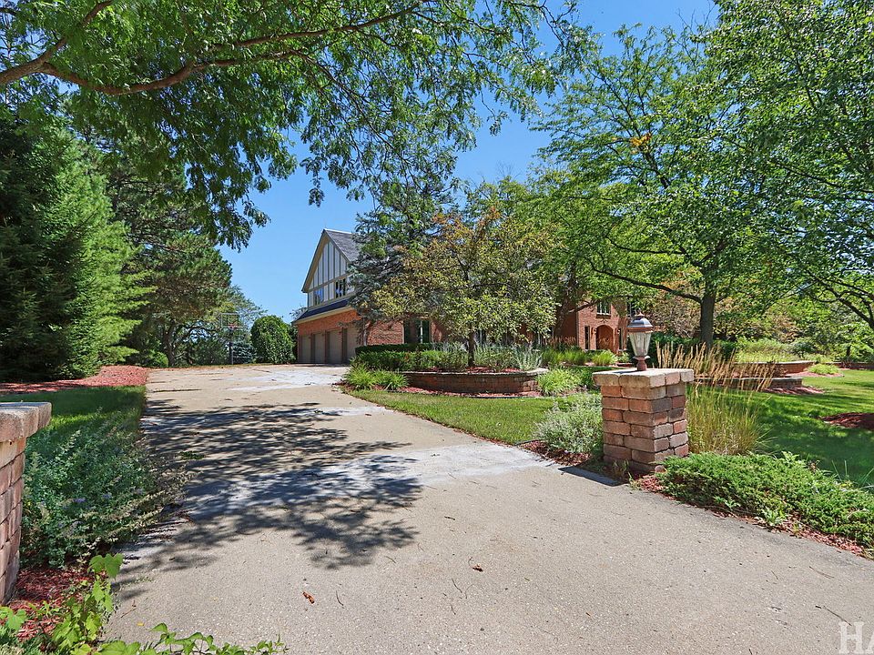 1st image of 35 Revere Dr