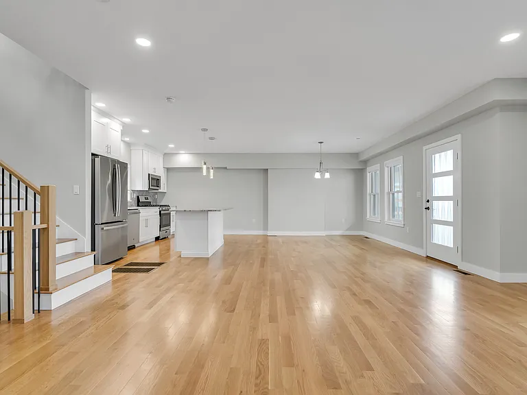 56 Franklin St #B — Photo 4