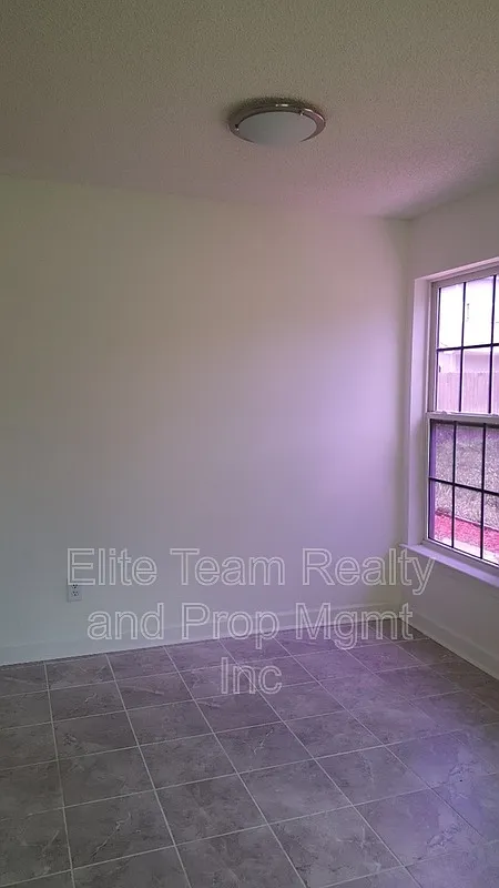 4 bed, 2.5 bath, 1975 sqft, $1,975 — Photo 4