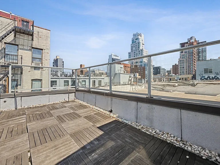 139 Essex St #14 — Photo 9