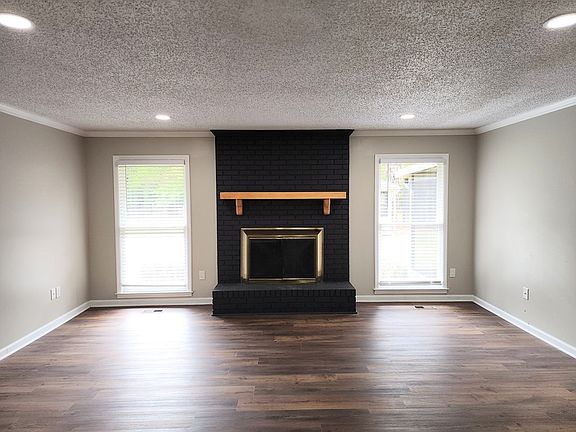 3rd image of 404 Iveys Scenic Dr