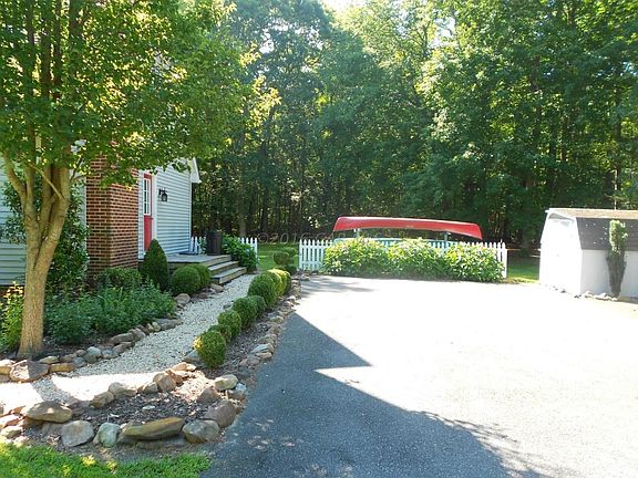 paved drive/parking
