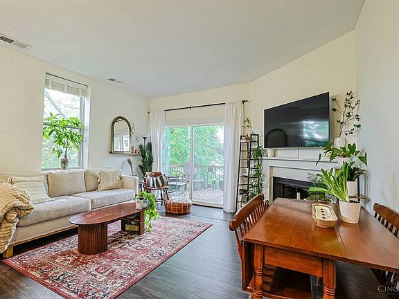 5th image of 985 Paradrome St APT B