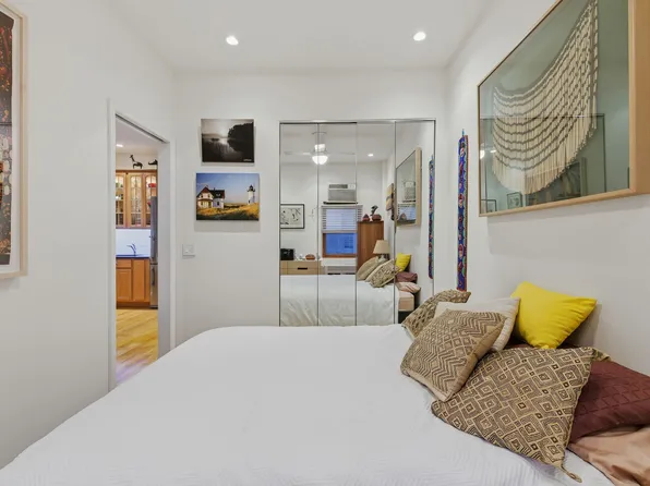 360 West 21st Street image 14 of 21