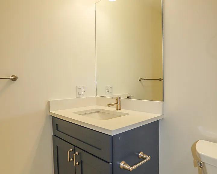 2230 W Wilson Ave #G — Photo 13