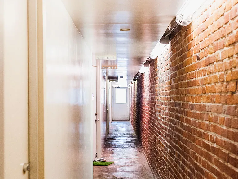 Daisy Studios & Lofts — Photo 6