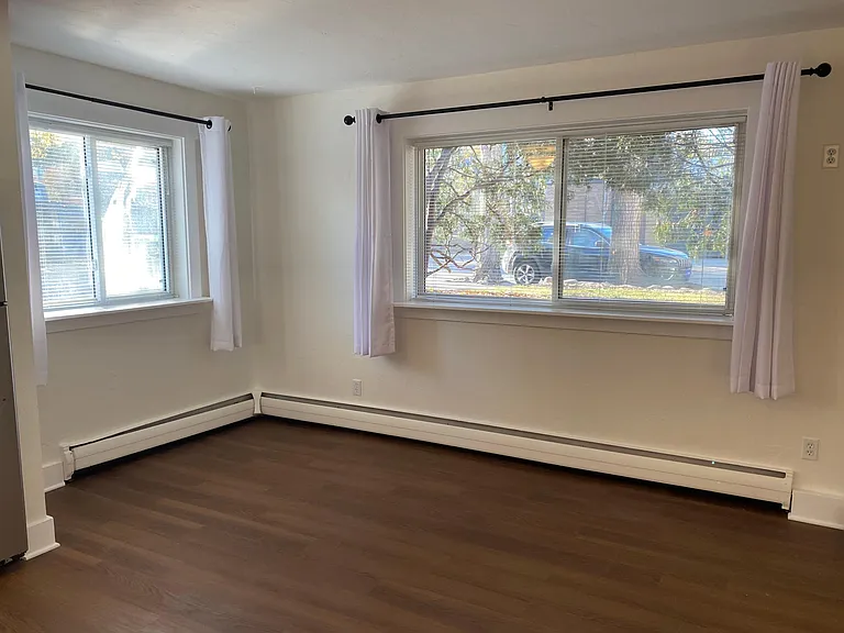 322 Clifton Ave — Photo 2