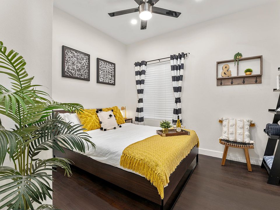 1st image of 720 Queenstown Ct #1/2