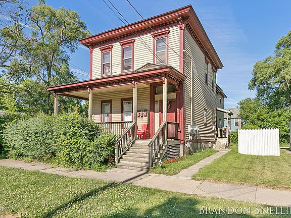 2nd image of 825 Turner Ave NW