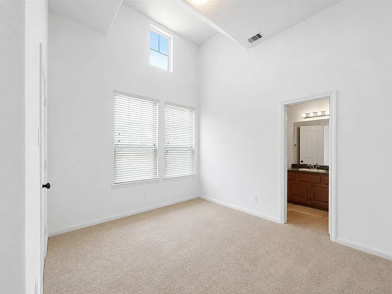 5 Cheswood Manor Dr — Photo 7
