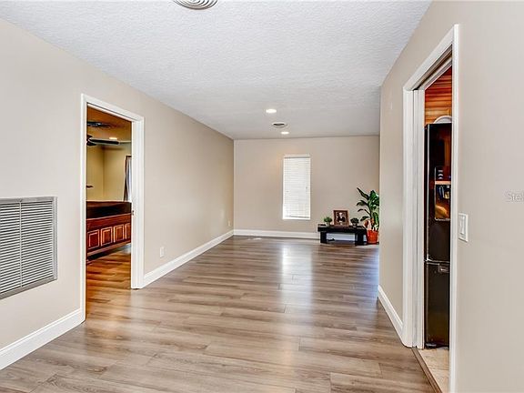 5th image of 820 N Boundary Ave