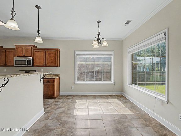 4th image of 1316 Heritage Cir