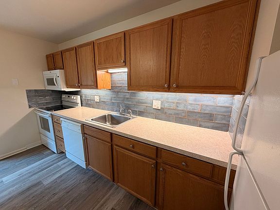 4th image of 83 Valley Rd APT C