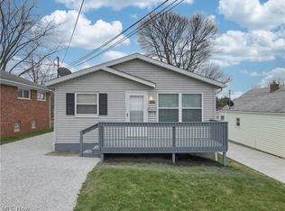 886 Triplett Blvd, Akron, OH 44306