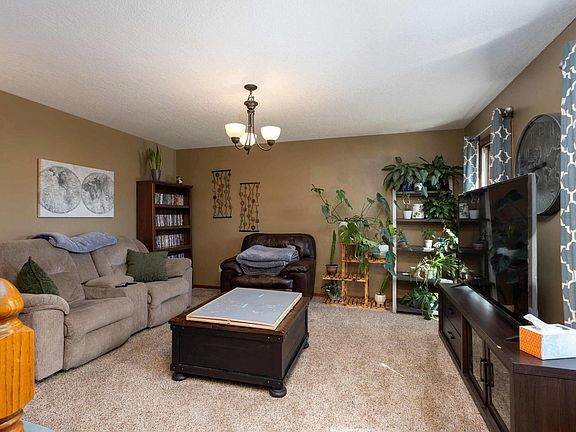 5th image of 1520 W 44th Ct
