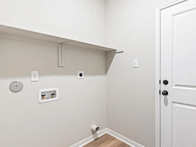 Washer/Dryer included but not photographed