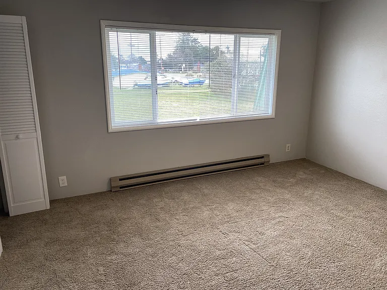 210 W Pacific Ave — Photo 9